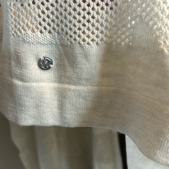 Lululemon Find Your Light Wrap shawl - OS - Picture 3 of 4